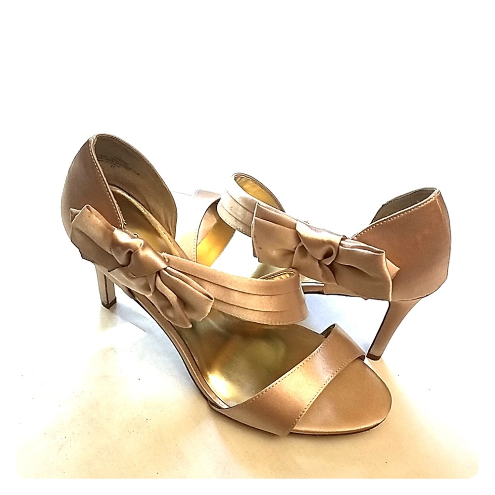 Kelly&Katie // Wedding // Champagne Bow Heels